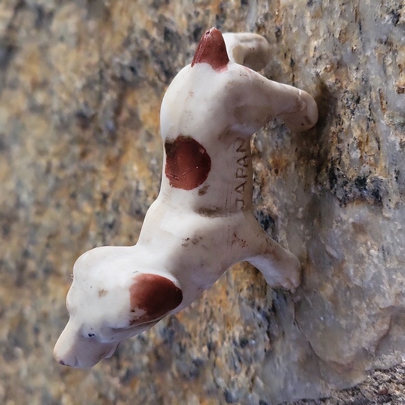 --Dog figurines - Picture 3 of 7